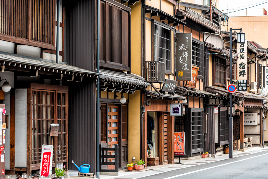 old wooden buildings along Kamiichinomachi Street